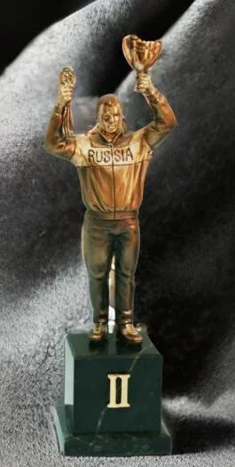 Бронзовый приз «Чемпион-спортсмен» — 2 место, на змеевике — необычный подарок