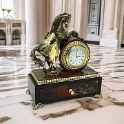 Подарочные сувенирные настольные часы из яшмы с бронзовым конём — фотография 1