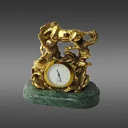 Настольные часы с бронзовым конём на змеевике — необычный подарок — фотография 2