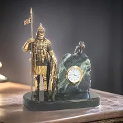 Часы «Витязь-защитник» с богатырём на змеевике — красивый подарок — фотография 1