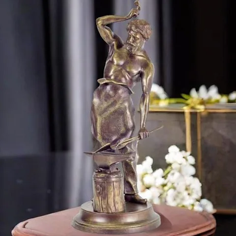 Бронзовая композиция «Кузнец», 210×210×570 мм — красивый подарок