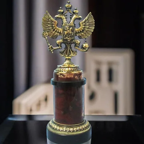 Бронзовая композиция «Герб Российский» (колонна с яшмой и долеритом) в подарок