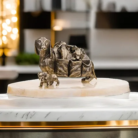 Бронзовая композиция «Такса и щенки» на ониксе в подарок