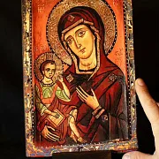 Икона Богоматери "Одигитрия" с подтавкой — оригинальный подарок — фотография 1