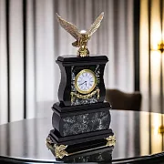 Подарочные настольные часы «Орёл» из серафинита и долерита — фотография 1