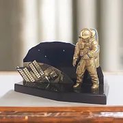 Бронзовая фигурка «В космосе» — красивый подарок — фотография 1