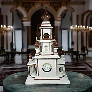 Каминные часы «Церковь» из лемезита и мрамора — необычный подарок — фотография 1